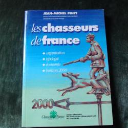 Les CHASSEURS DE FRANCE de JM. PINET  UNFDC livre de 105 pages