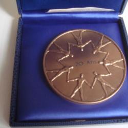Medaille en bronze diamètre 8 cm avec coffret