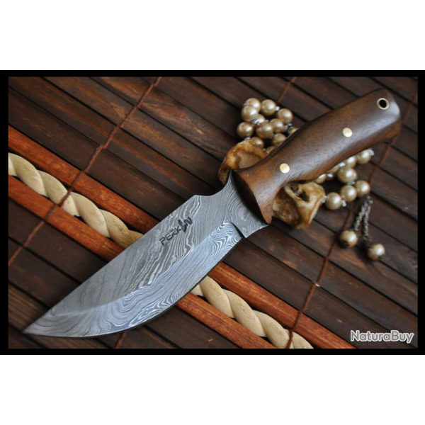 Couteau de chasse sur mesure en acier damas avec manche racine en bois (Trs dure)