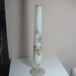 vase ancien opaline blanche décor fleurie hauteur 39 cm