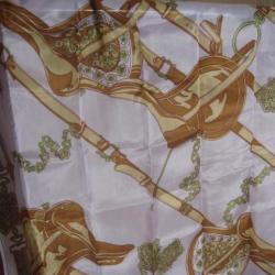 Mouchoir vintage en soie 68 cm x 68 cm