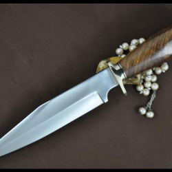 Couteau de chasse - Manche Noyer ciselé - 440 C