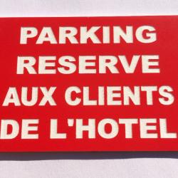 Panneau "PARKING RESERVE AUX CLIENTS DE l'HOTEL" format 200 x 300 mm fond ROUGE