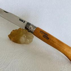 Couteau de poche " Opinel N°12 de Savoie - France " en bois de hêtre.