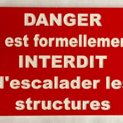 Panneau "DANGER Il est formellement INTERDIT d'escalader les structures" format 300 x 400 mm