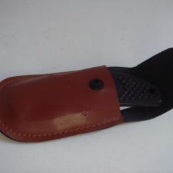 couteau noire pliant lame de 6,5 cm avec etui