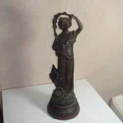 statuette ancienne en régule signée Ruchot 19 ème hauteur 32 cm sur socle en bois