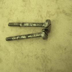2 vis de platine de pistolet  de cavalerie modèle AN 9 ou AN 13 en bon état.