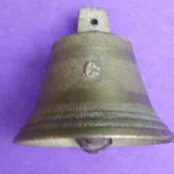 une cloche  (clochette numéro: 6 ,diamétre 75 mm) bronze