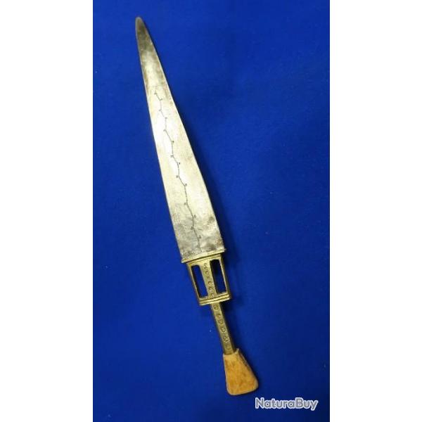 Couteau artisanale d 'Amrique  du nord en bon tat  de  conservation .
