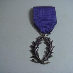 medaille récompense laurier