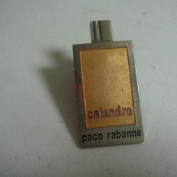 pin's paco rabanne 2,5 cm x 2 cm