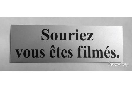 plaque gravée "souriez vous etes filmés"  format 25 x 75 mm 