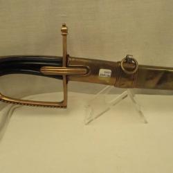 sabre de hussard a garde perlée fourreau laiton 99 cm poignée en corne noire