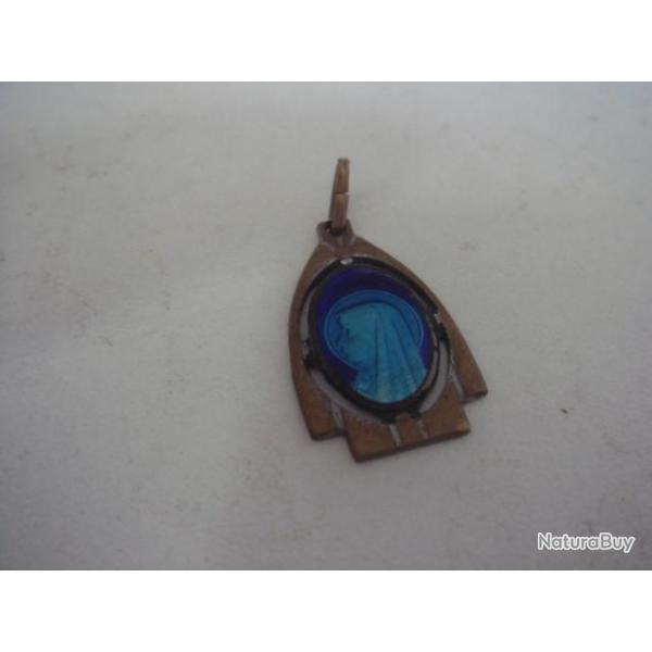 ancien pendentif religieux 1,9 cm x 1,5 cm