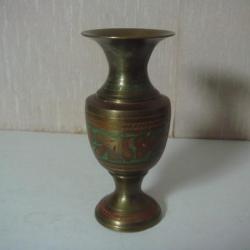 ancien vase en cuivre hauteur 10 cm