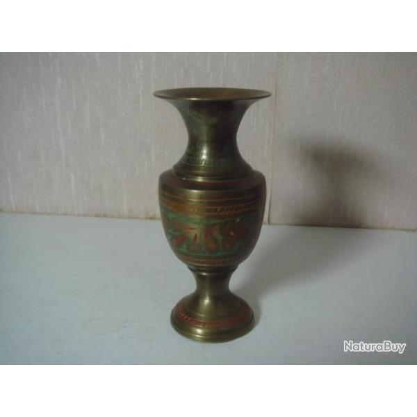 ancien vase en cuivre hauteur 10 cm