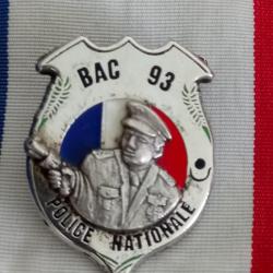 Pin's BAC 93 COULEUR ARGENT (signé FRED HERLU)