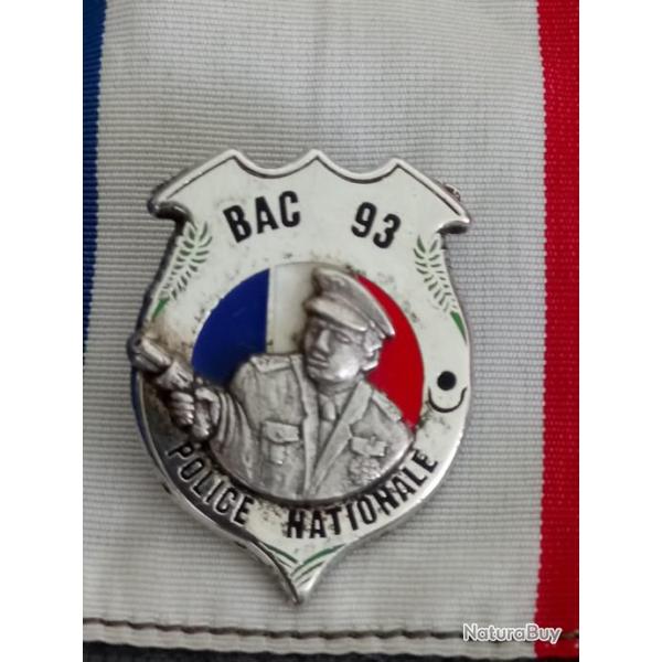 Pin's BAC 93 COULEUR ARGENT (sign FRED HERLU)