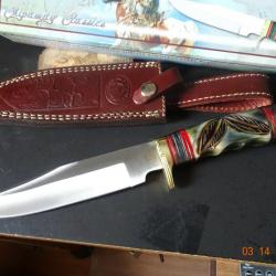 Couteau de Chasse Chipaway Frost Cutlery Two Feathers Lame Acier 3Cr13 Manche Os Etui Cuir FCW07BRB