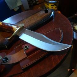 Couteau de Chasse Bowie Rough Rider .45 Lame Acier Carbone/Inox Manche Bois de Cerf Etui Cuir RR1939