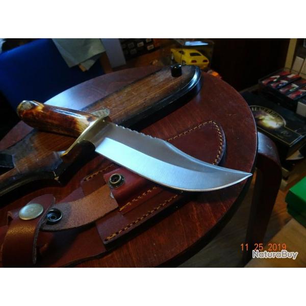 Couteau de Chasse Bowie Rough Rider .45 Lame Acier Carbone/Inox Manche Bois de Cerf Etui Cuir RR1939