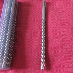 M&egrave;che &agrave; b&eacute;ton 4 taillants diam 10 x 210mm Milwaukee, lot de 2 pi&egrave;ces.