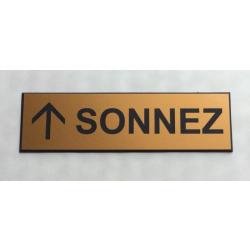 plaque gravée pancarte OR "SONNEZ + FLECHE en haut Format 50x150 mm