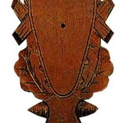 Ecusson sculpté pour trophée en chêne foncé, avec encoche