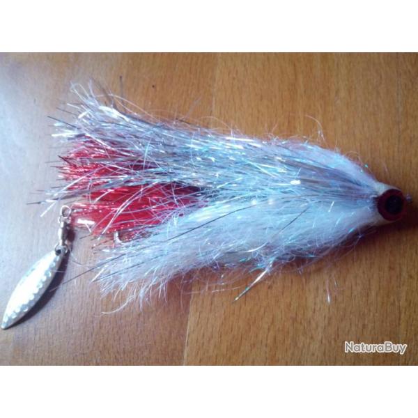 Mouche carnassiers long total 17cm 03 AB