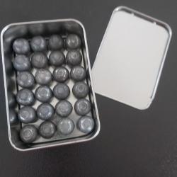 Jolie boîte métallique contenant 24 balles de calibre 12
