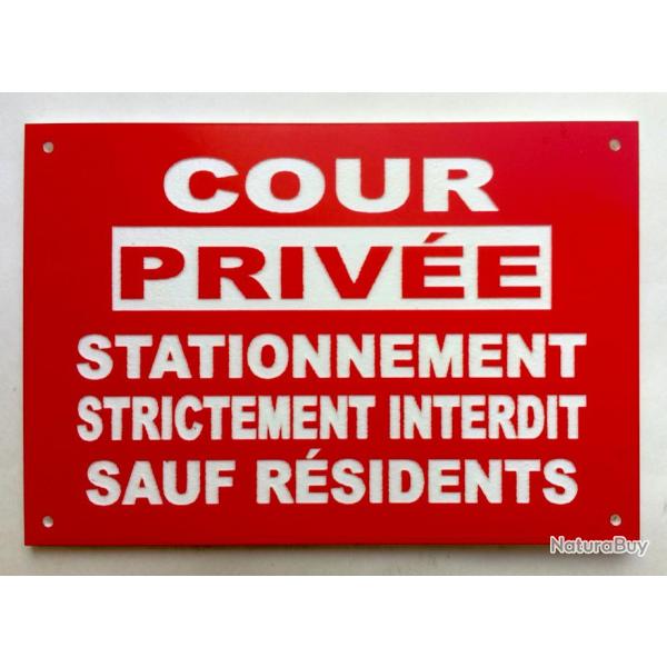 Panneau "COUR PRIVE STATIONNEMENT STRICTEMENT INTERDIT SAUF RSIDENTS" format 300 x 400 mm
