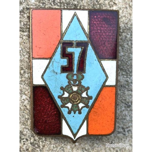 Insigne 57 Rgiment d'Infanterie, quartiers 2 et 3 rouge, mail