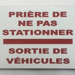 Panneau "PRIÈRE DE NE PAS STATIONNER SORTIE DE VÉHICULES" format 200 x 300 mm fond Blanc