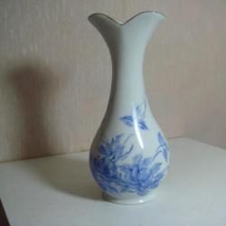 vase ancien décor floral bleu 19 cm en porcelaine hauteur 20 cm