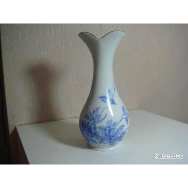 vase ancien dcor floral bleu 19 cm en porcelaine hauteur 20 cm