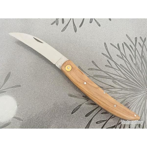 Couteau de poche Le Paysan avec son manche en bois de teck .