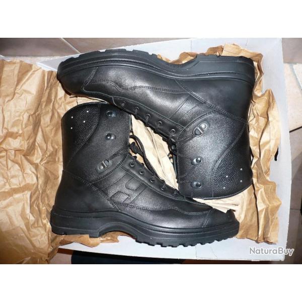 chaussures haix cuir noire 44 / chaussures tactique neuves (num 1A)