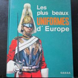 DE 1966-BEAU LIVRE " LES PLUS BEAUX UNIFORMES D'EUROPE"