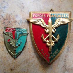 insigne  pucelle Forces Françaises en ALLEMAGNE, résine, dos guilloché DP +miniature simple