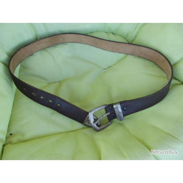 A SAISIR - Trs belle ceinture LEE COOPER croute de cuir marron longueur 75cm largeur 3.2cm TBE