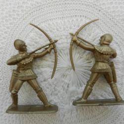 UN ancien soldat miniature médiéval vintage  plastique - archer