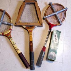 Lot 2 raquettes tennis : DELY /  DONNAY et 2 raquettes bagminton Collector