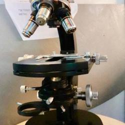 Microscope professionnel Carl Zeiss (environ1968) .