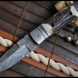 Très beau Couteau pliant damas, plaquettes de bois de Cerf - livré avec étui en cuir cousu main