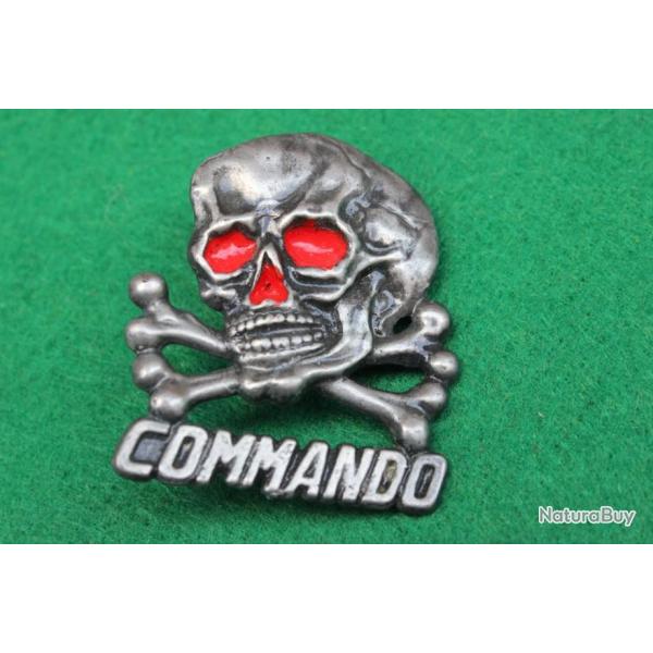 Insigne tte de mort Commando ( Hauteur : 4.5 cm )