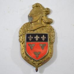 Insigne H696 insignes officiels Paris Drago à identifier