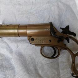 Pistolet lance fusee WEBLEY & SCOTT 1ère guerre mondiale avec deux fusées