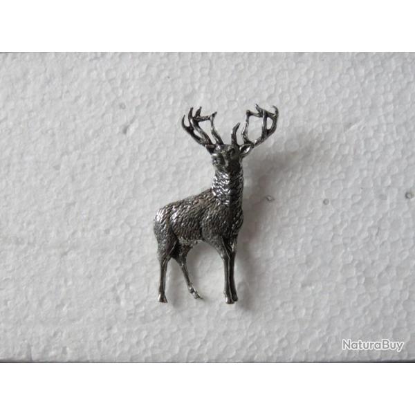 Broche Pin's de cerf en tain chasse 40 X 25 mm chapeau