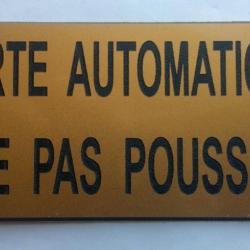 Pancarte "PORTE AUTOMATIQUE NE PAS POUSSER"  format 75 x 150 mm Dorée